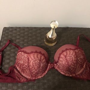 Victoria’s Secret bra 34 D new whit tags